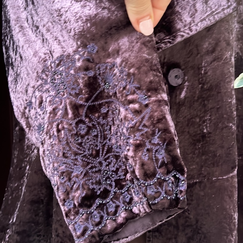 Elegant Velvet Women's Jacket - Picture 2 of 10
